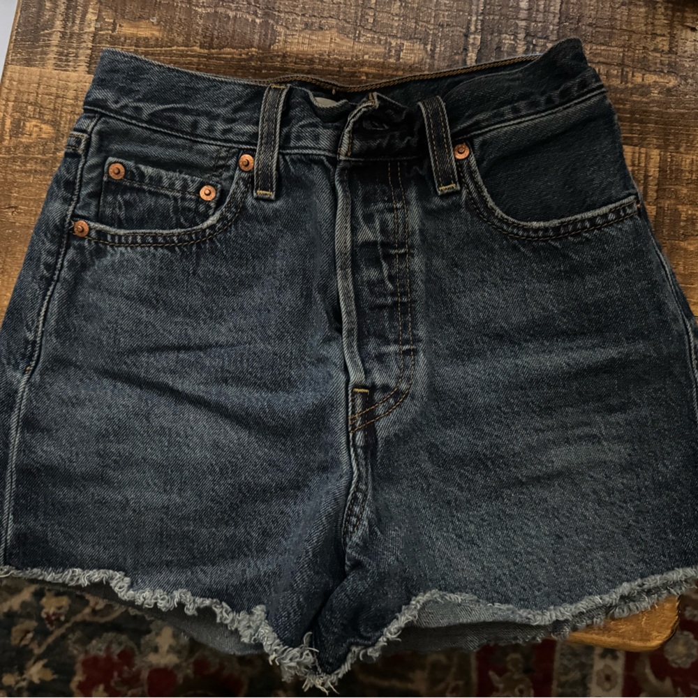 Levi ribcage shorts